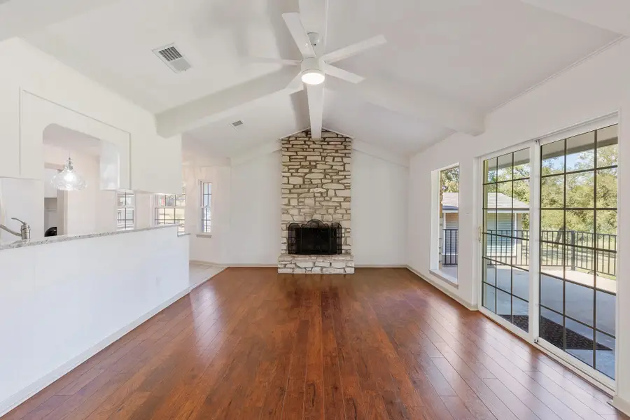 142 Lakeshore Dr, Horseshoe Bay, TX 78657 - Image #2