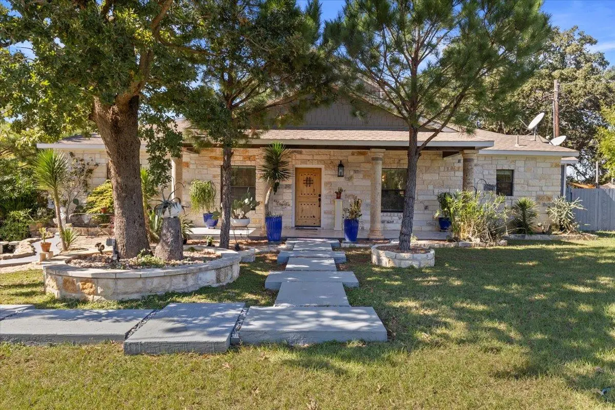 376 Alta Vista Dr, Bastrop, TX 78602 - Image #1