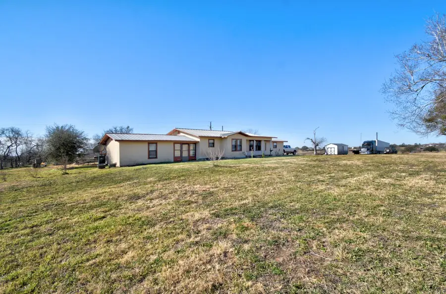 1017 Us Highway 87 E, Smiley, TX 78159 - #3