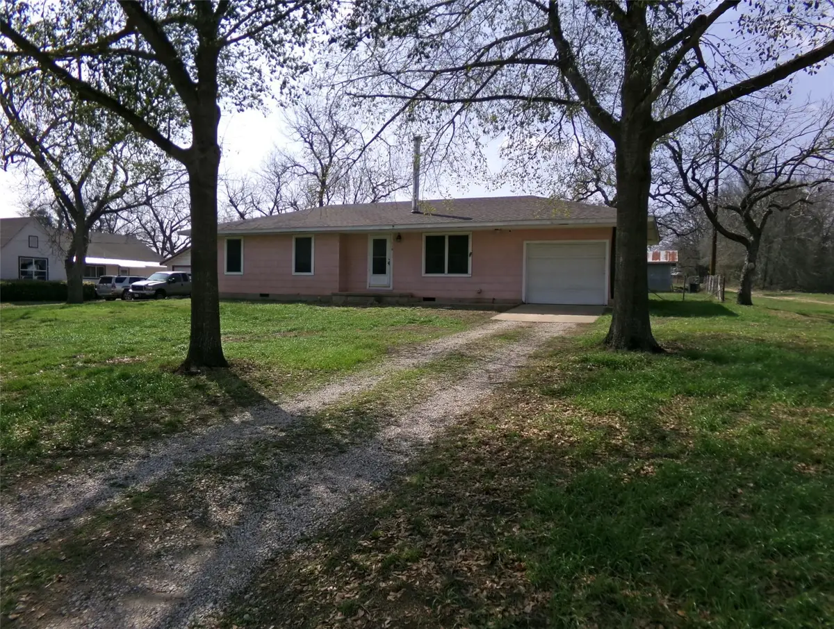 110 S Travis St, Rockdale, TX 76567 - #1