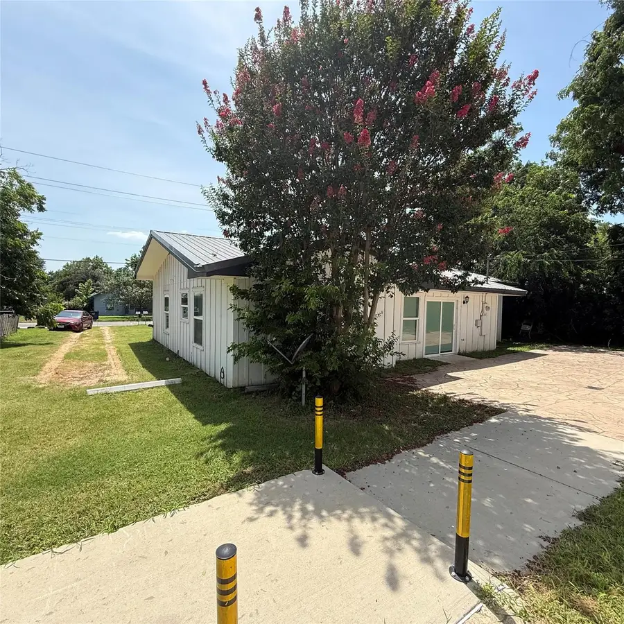 508 N Main St, Rockdale, TX 76567 - #2