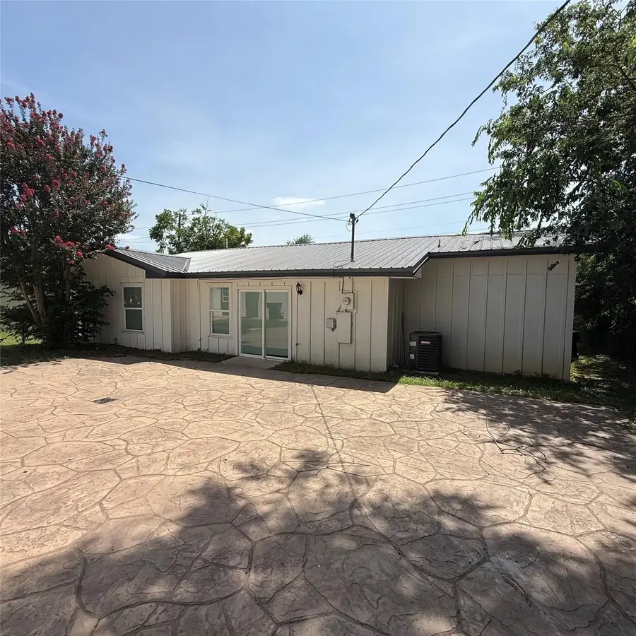 508 N Main St, Rockdale, TX 76567 - #3