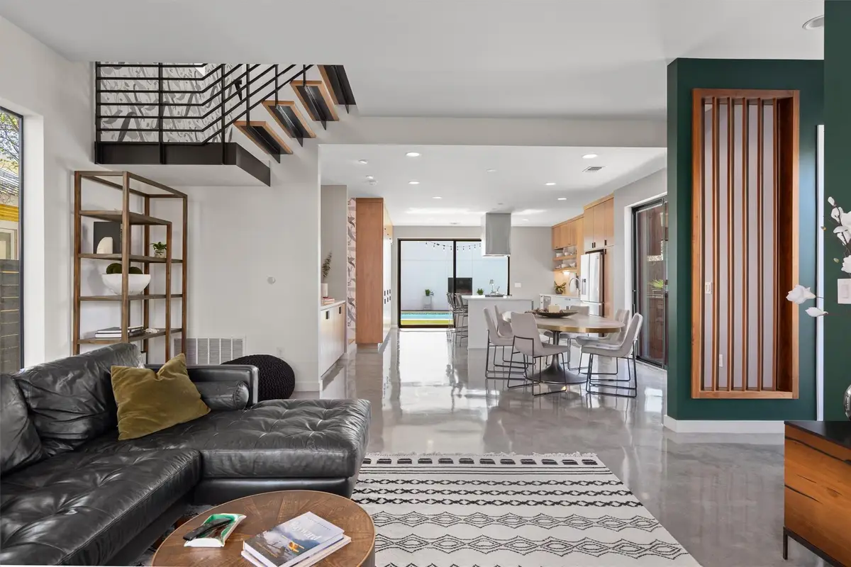 2401 E 11th St, Austin, TX 78702 - #1