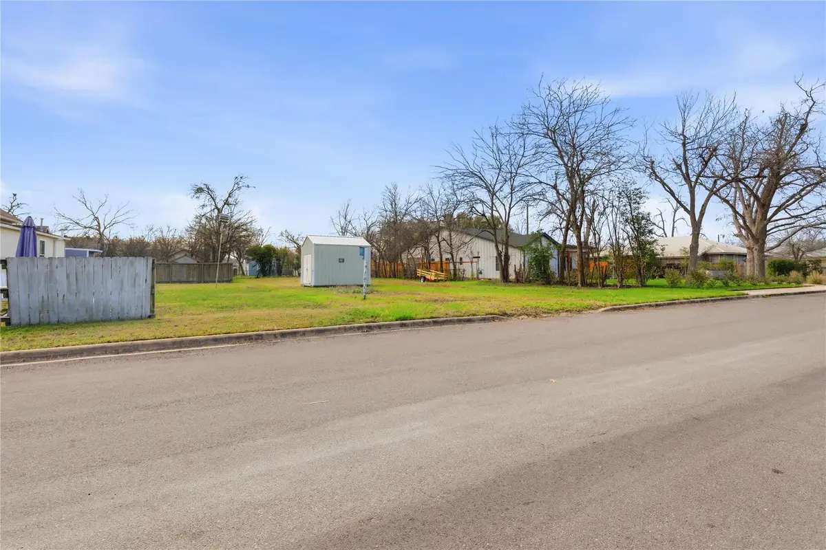 1725 Prather St, Taylor, TX 76574 - #1