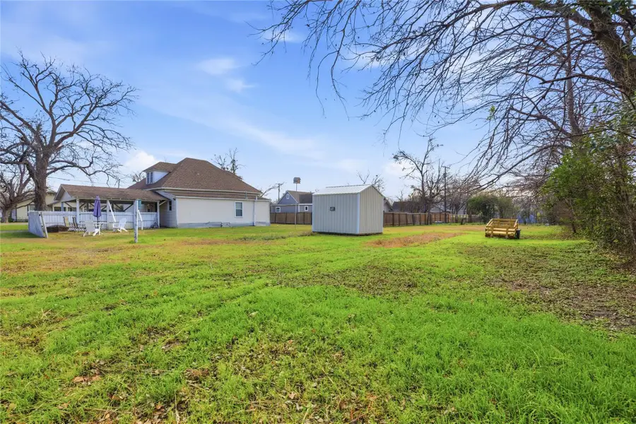 1725 Prather St, Taylor, TX 76574 - #3