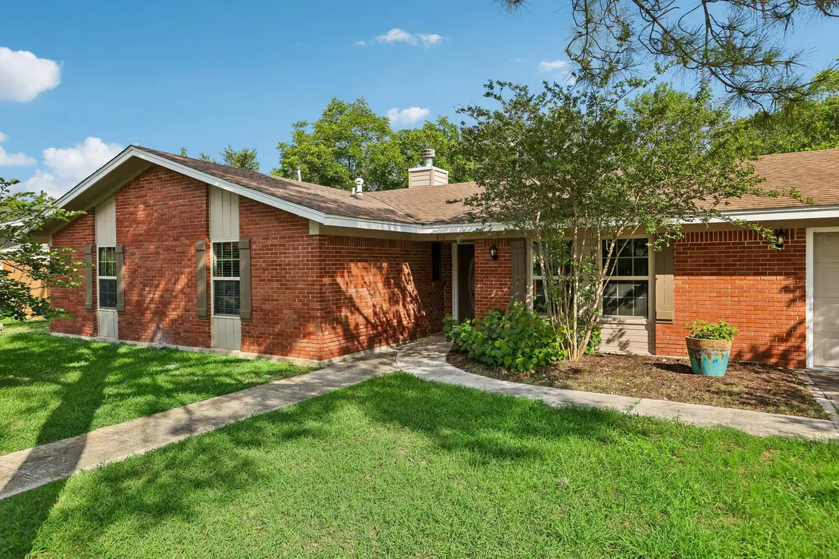 810 Vogel Dr, Lockhart, TX 78644 - #1