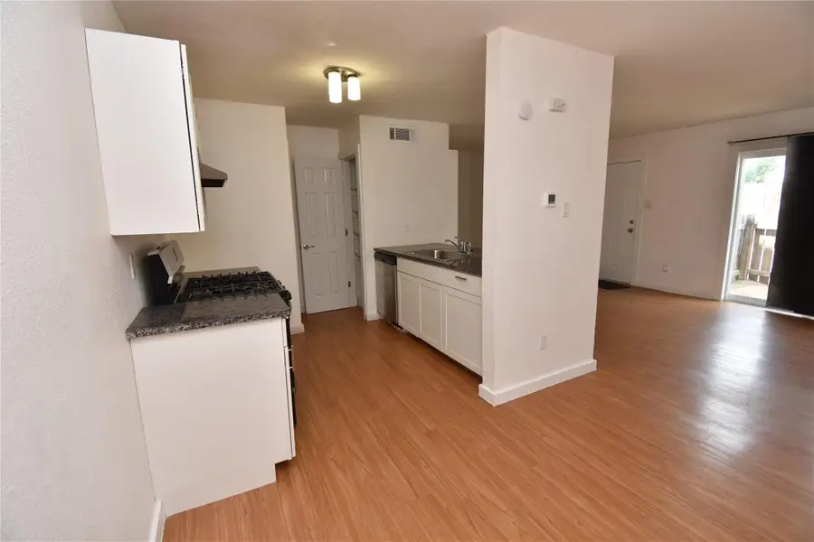 300 E Croslin St #114, Austin, TX 78752 - #2