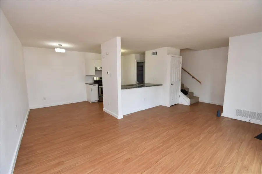 300 E Croslin St #114, Austin, TX 78752 - #3