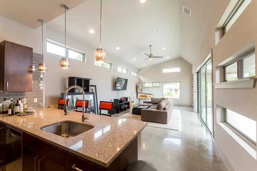 2501 E 9th St, Austin, TX 78702 - Image #3