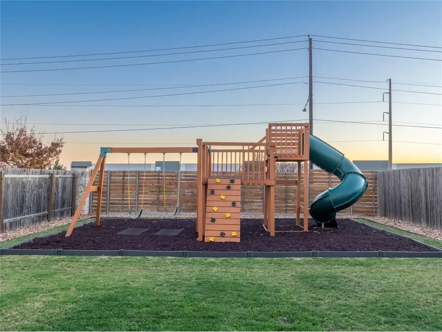 6421 Graymont Dr, Austin, TX 78754 - Image #3