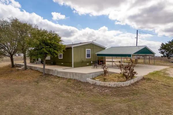 250 Rocky Rd, Lockhart, TX 78644