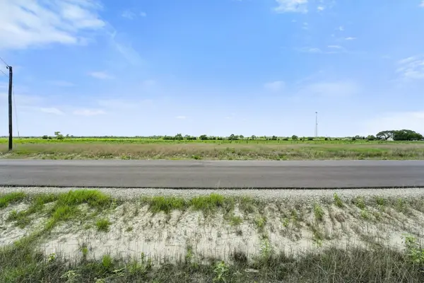 1332 Saddleback Dr, Bellville, TX 77418