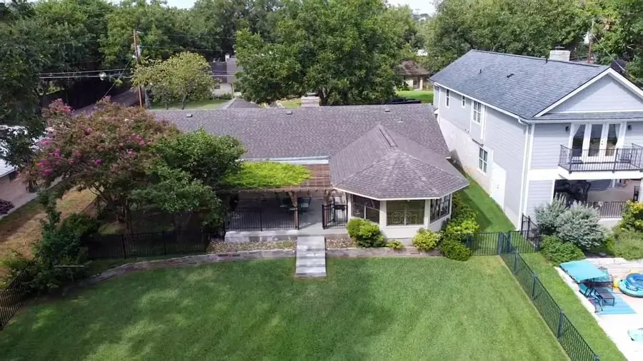 1214 Pecan Dr, Marble Falls, TX 78654 - Image #3