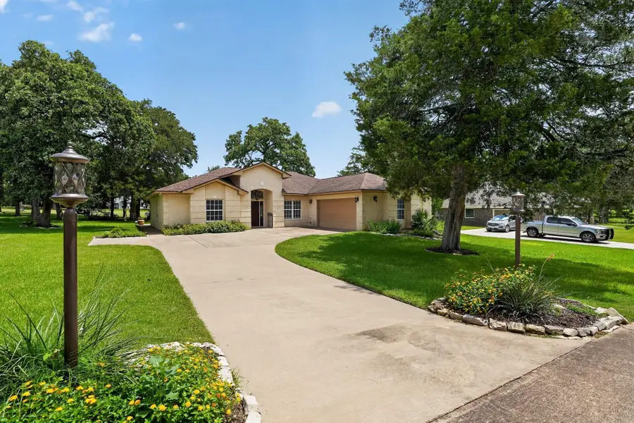 410 Pinehurst Dr, New Ulm, TX 78950 - #3