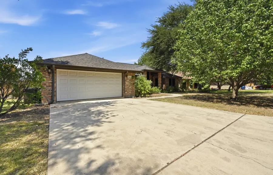 1068 Memorial Cir, New Braunfels, TX 78130 - #3