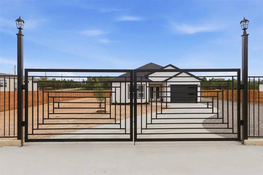 113 Los Robles Rd, Elgin, TX 78621 - #2