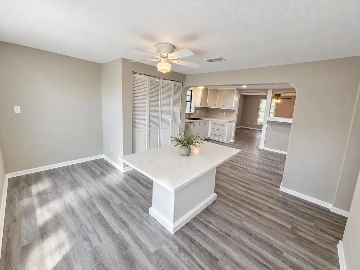 114 Royal St, Taylor, TX 76574 - #1