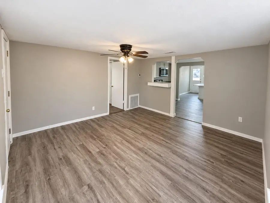 114 Royal St, Taylor, TX 76574 - #3
