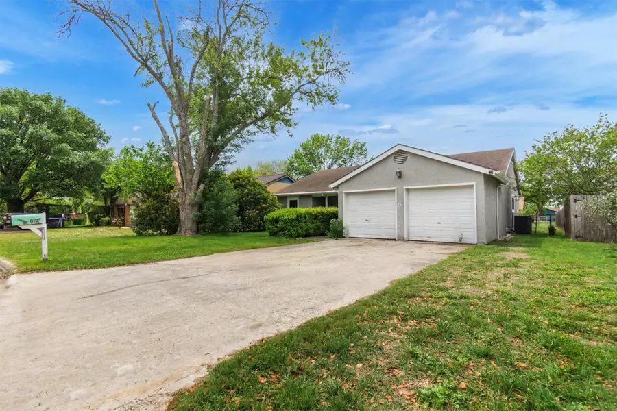 807 Travis St, Lockhart, TX 78644 - #2