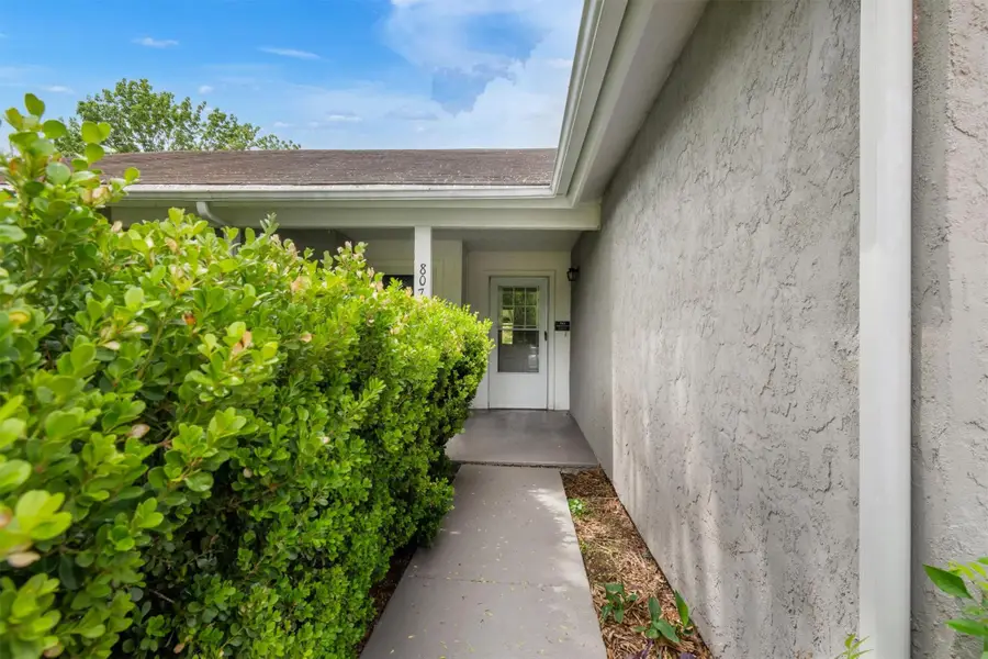 807 Travis St, Lockhart, TX 78644 - #3