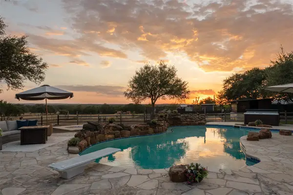 220 Fawn Meadow Dr, Dripping Springs, TX 78620