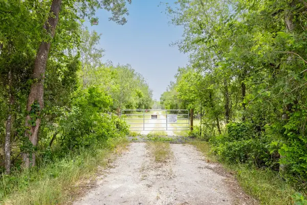 000 San Marcus Hwy, Luling, TX 78648