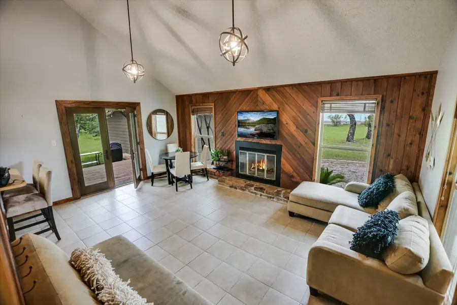 424 Bedford Dr, Spicewood, TX 78669 - #2