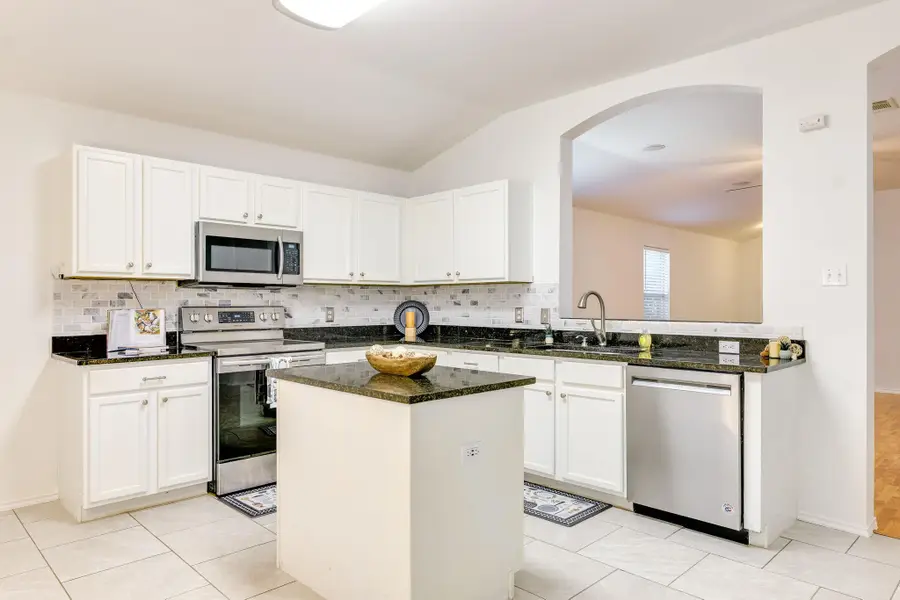 110 S Creekbend Dr, Hutto, TX 78634 - #3