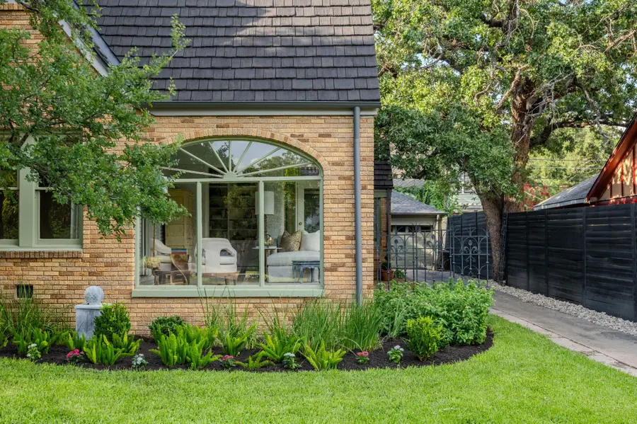 106 Laurel Ln, Austin, TX 78705 - #3