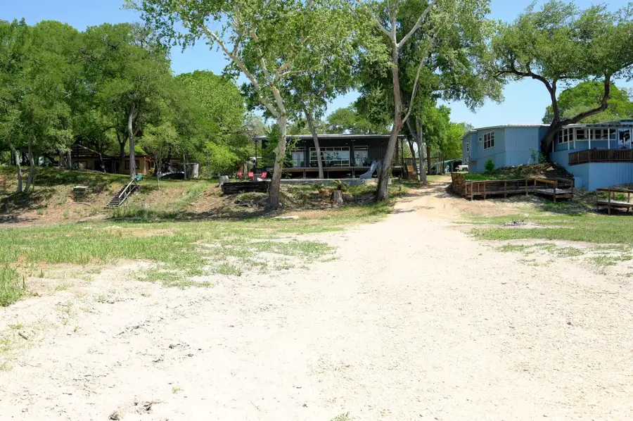 464 County Road 471, Gonzales, TX 78629 - Image #3