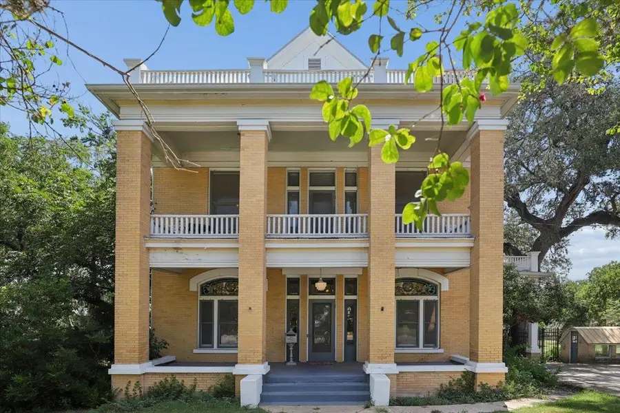 504 S Main St, Lockhart, TX 78644 - #2