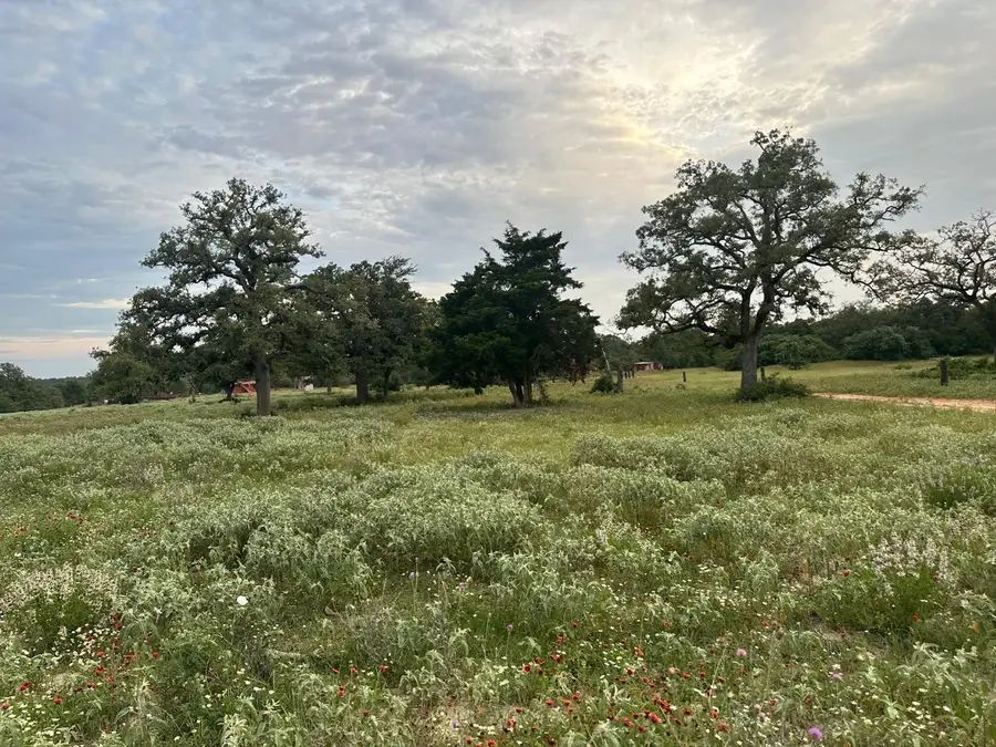 1118 N Woodland Trl, Rockdale, TX 77836 - #2