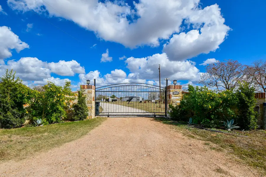 1093 Sunderman Rd, Alleyton, TX 78935 - Image #2