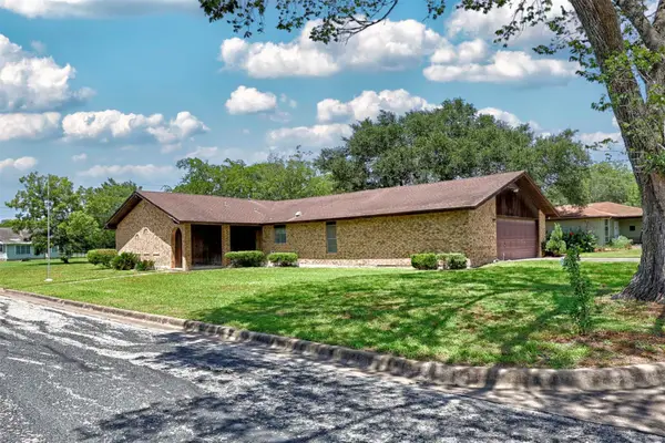 808 Herder Ave, Schulenburg, TX 78956