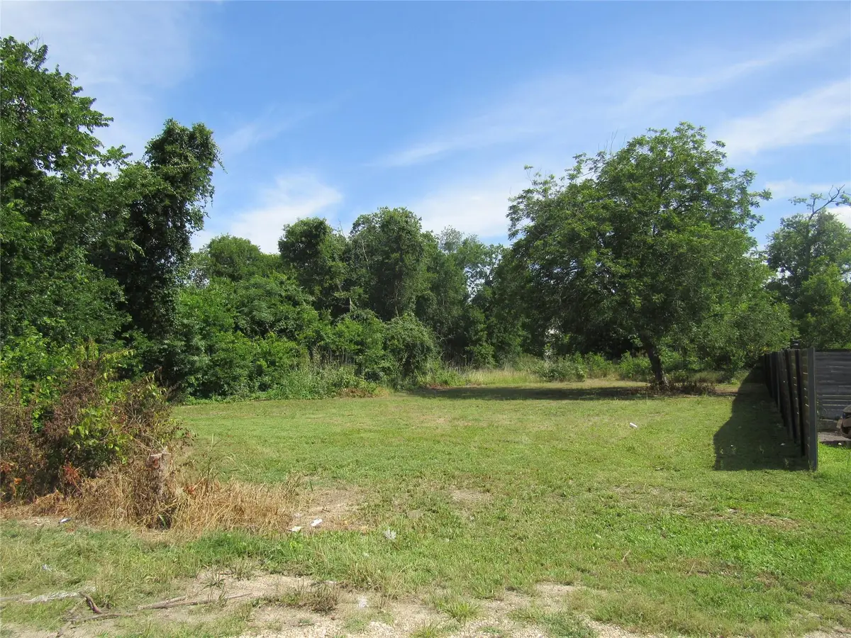 748 W Elm St, Bartlett, TX 76511 - #1