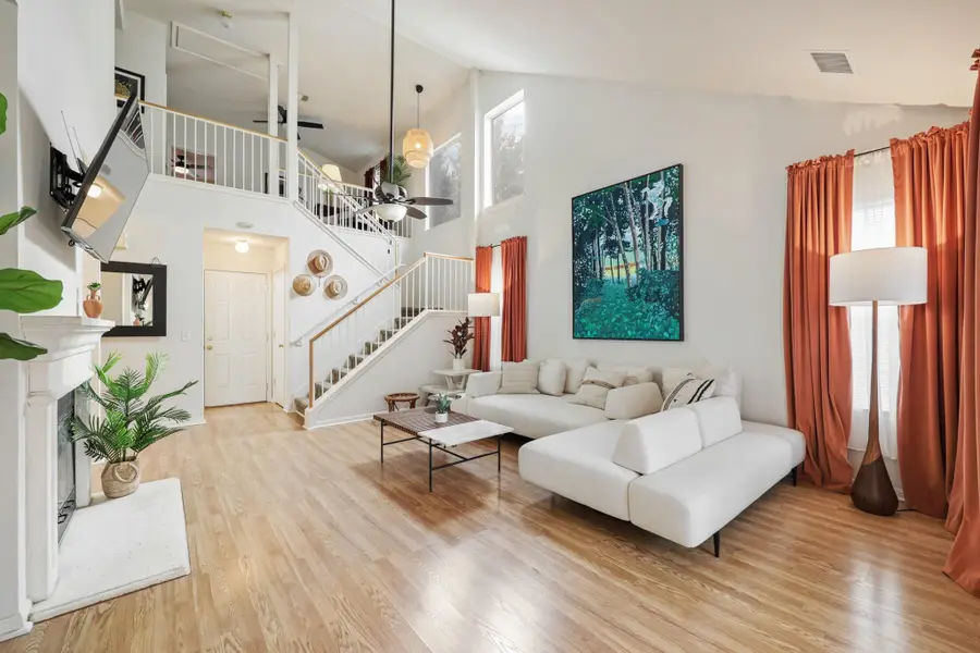 1130 Emmitt Run, Austin, TX 78721 - Image #2