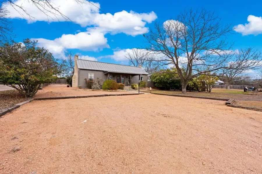 406 Cross Mountain Dr, Fredericksburg, TX 78624 - #3