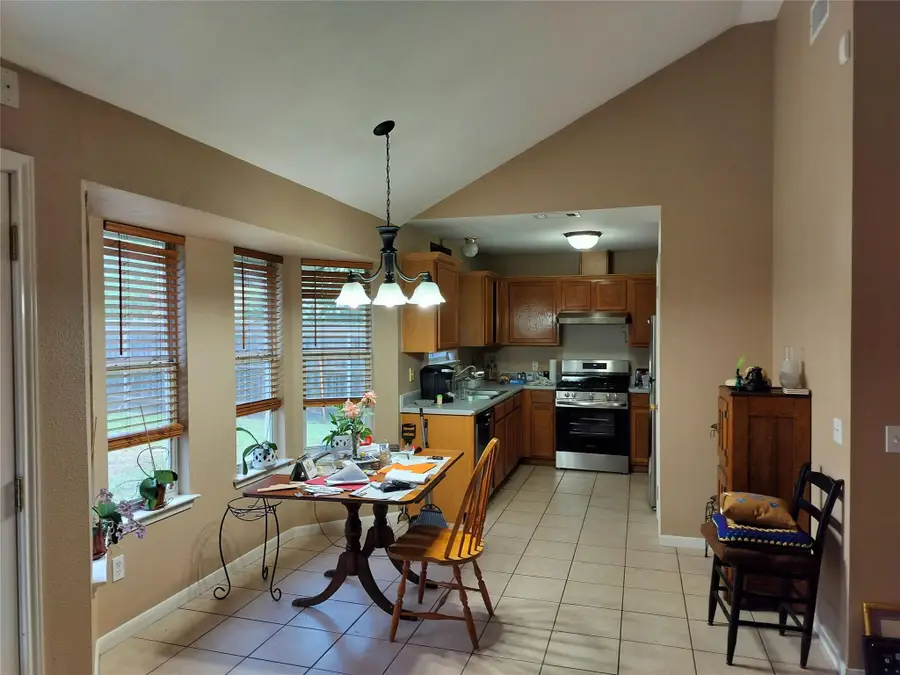 611 Clearcreek Dr, Leander, TX 78641 - Image #2