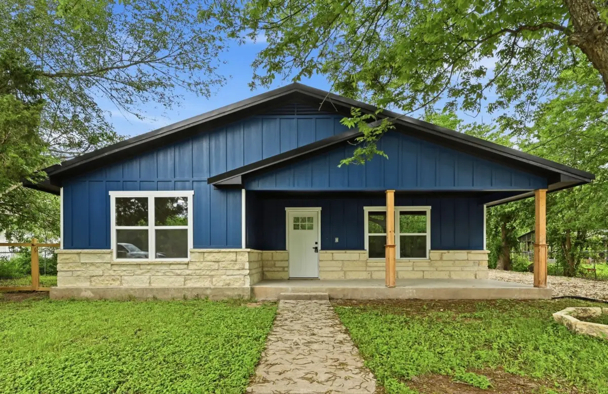 827 Clearfork St, Lockhart, TX 78644 - #1