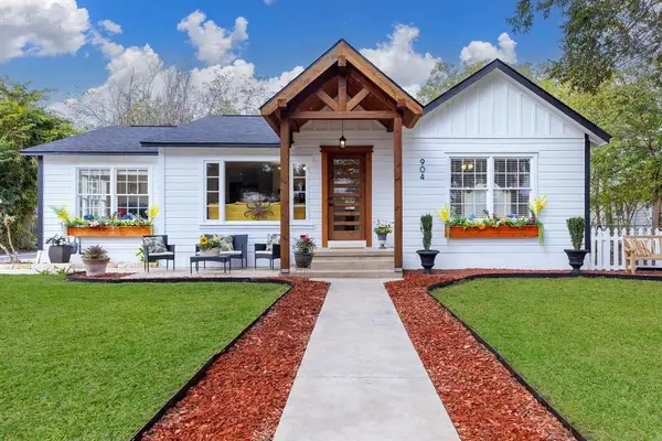 904 Fisher St, Taylor, TX 76574