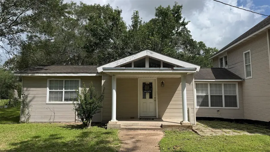 411 E Church St, El Campo, TX 77437 - #2