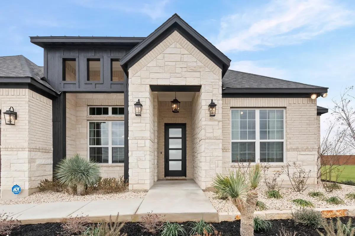 313 E Luna Blue Ln, Jarrell, TX 76537 - #1