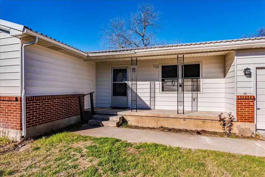 704 S 3rd St, Copperas Cove, TX 76522 - #2