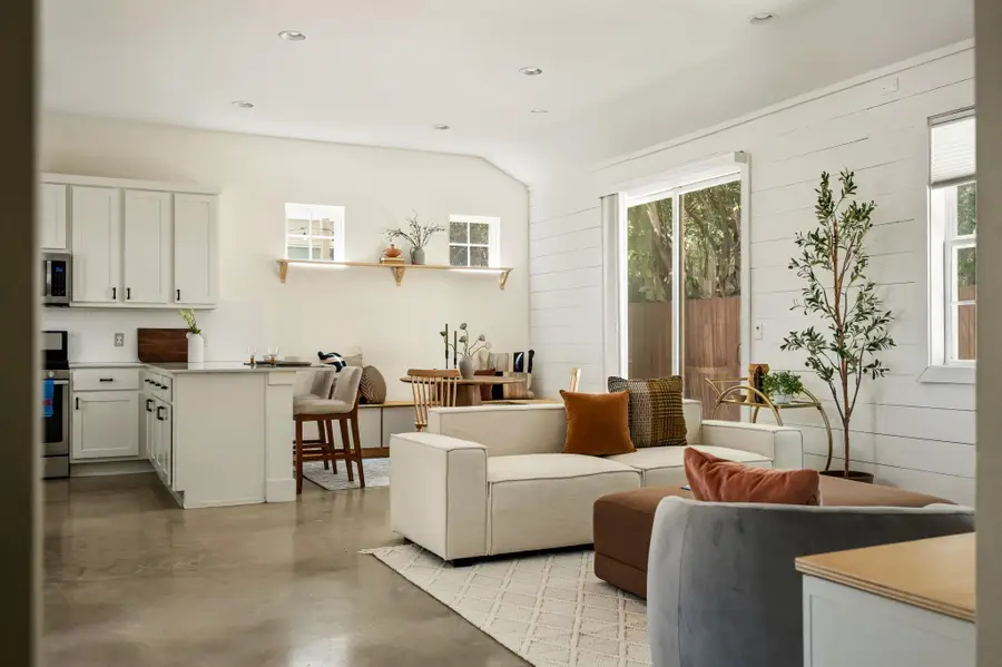 1176 Lott Ave, Austin, TX 78721 - #2