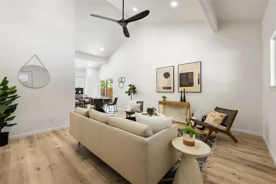 6209 Reicher Dr, Austin, TX 78723 - Image #3