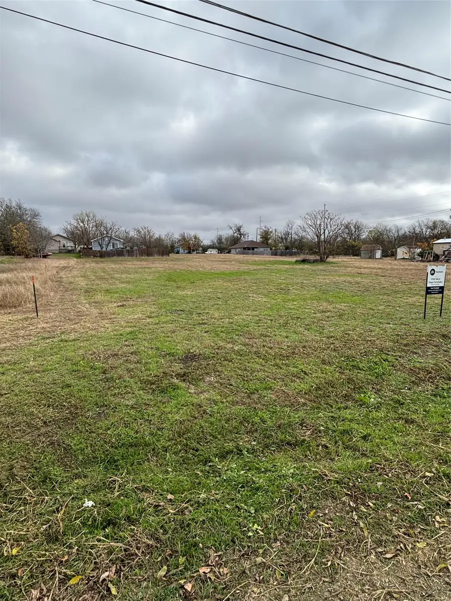 1302 Frink St, Taylor, TX 76574 - Image #2