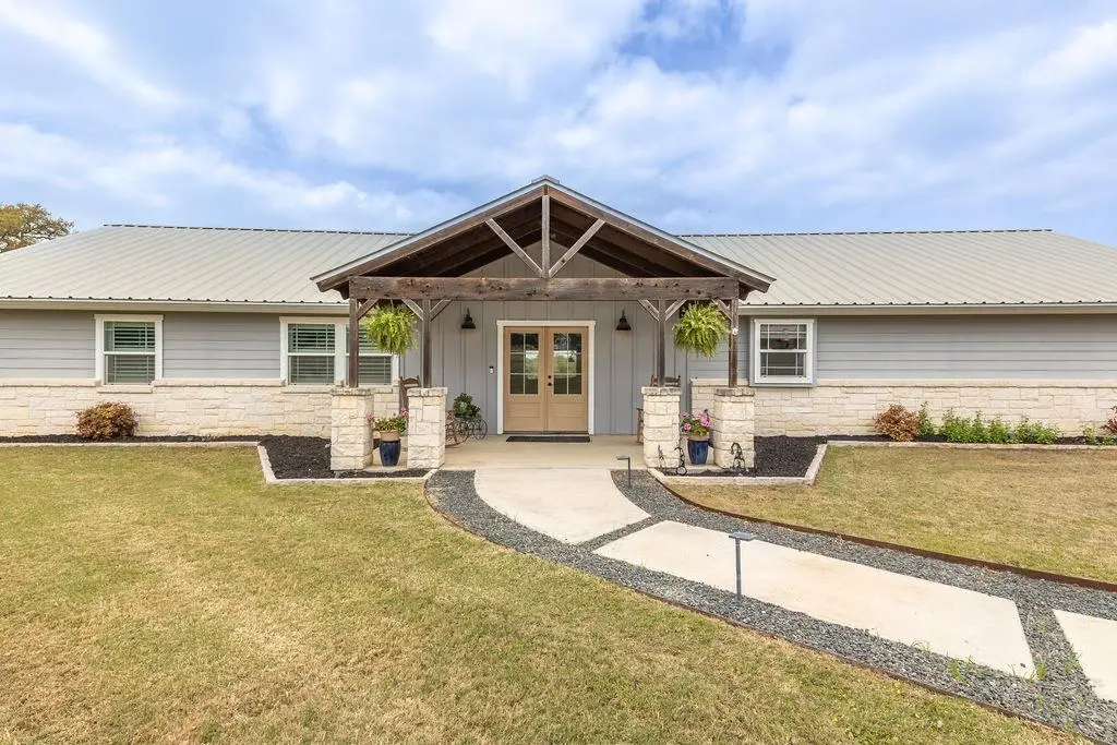 579 Triple S Trl, Johnson City, TX 78636 - #1