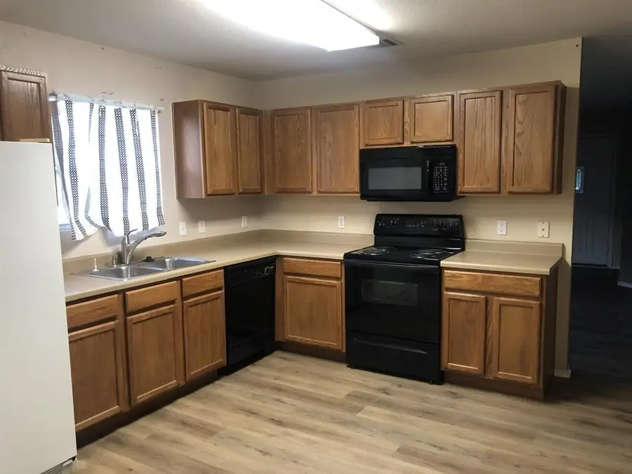 211 N Woodley Rd, Leander, TX 78641 - #2