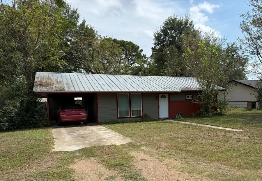 301 Lynch St, Smithville, TX 78957 - #2