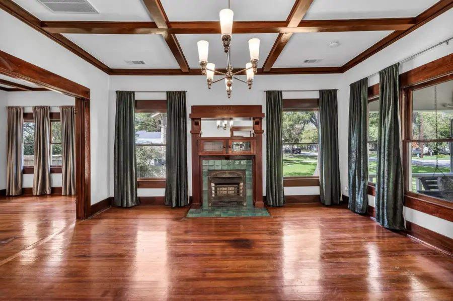 1806 S Main St, Georgetown, TX 78626 - #3